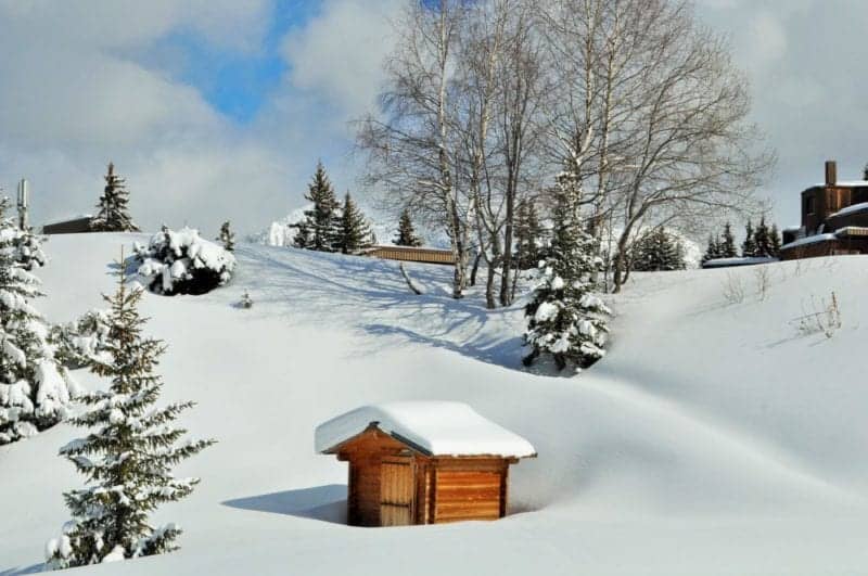 Snow hut 