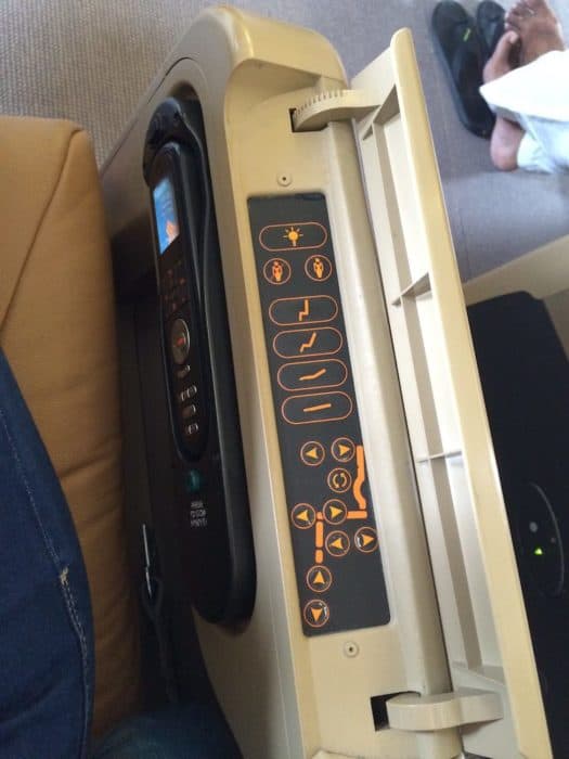 Entertainment System in Business Class on Singapore Airlines - Guangzhou to Singapore
