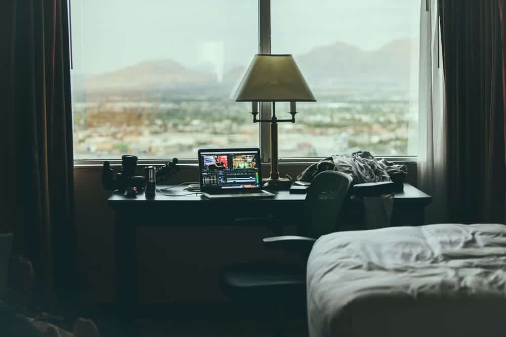 Traveling: Saving vs. Splashing Out