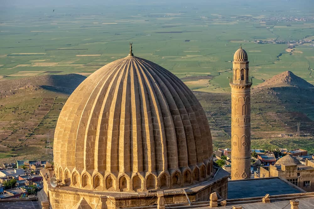 Minaret of the Great Mosque known also as Ulu Cami with mesopotamian plain in the background, Mardin, Turkey.
