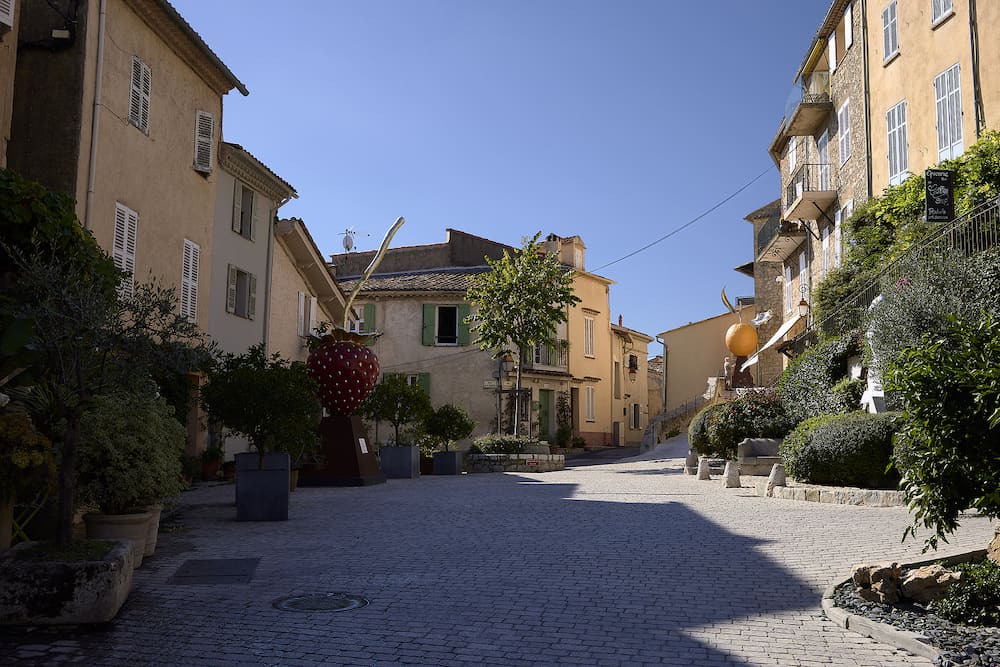 Typical street. Mougins (France). This is a town near Cannes, belonging to Provence-Alpes-Côte d'Azur.
