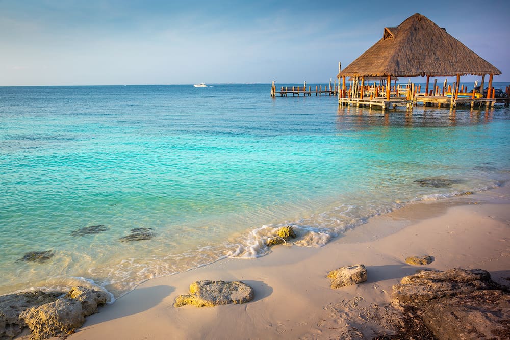 Relaxing Palapa in Caribbean sea - Isla Mujeres, Cancun - Mexico