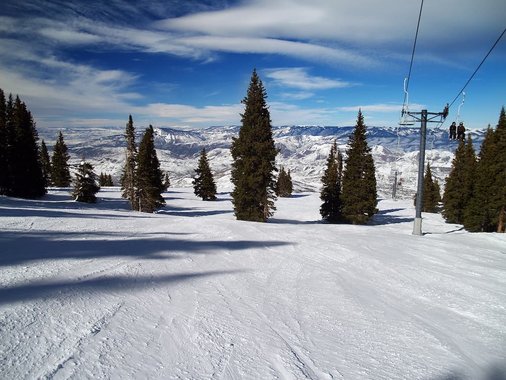 Snowmass is the second largest ski area in the country. With a vertical rise of 4 406 feet Snowmass has the highest vertical rise of any ski area in the country—higher than three Sears Towers or four Eiffel Towers.
