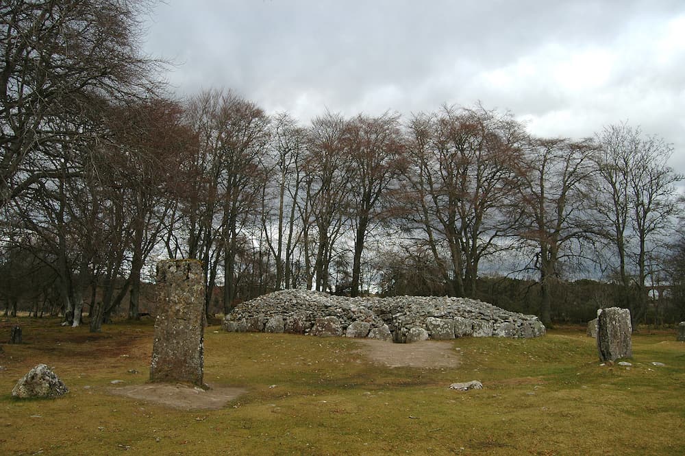 Clava Cairns Standing Stones and burial chamber