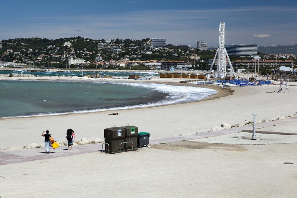 That beach is located between "La Pointe Rouge" and "Le Roucas Blanc"
