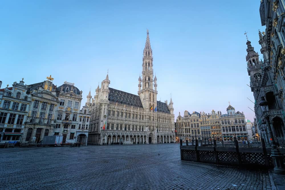 Brussels , Brabant, Early morning wide angle shot on the Unesco heritage and touristical Grand Place with Town Hall, Hotel de Ville, and Maison du Roi ,King's House or Breadhouse, in Brussels, Belgium.