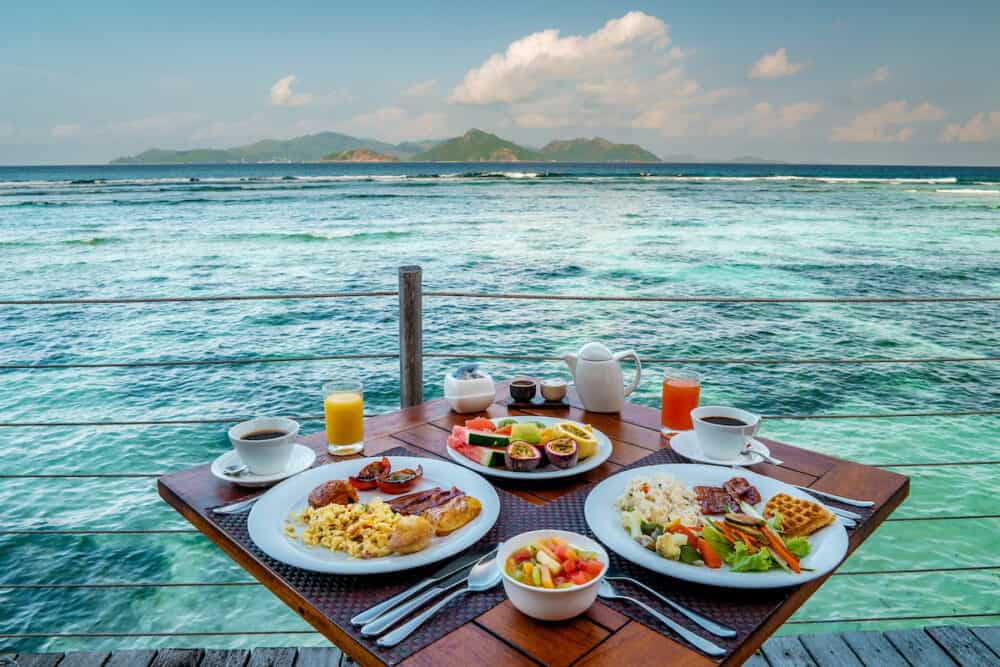 Breakfast on the beach by the pool with a look over the ocean of La Digeu Seychelles