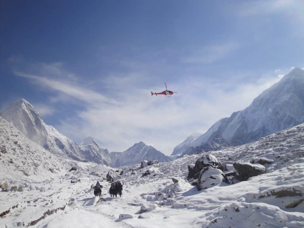 Helicopter rescue in Everest Base Camp Trail