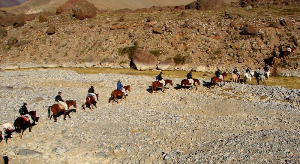 Horseriding in Mendoza mountains. Cabalgata en Mendoza