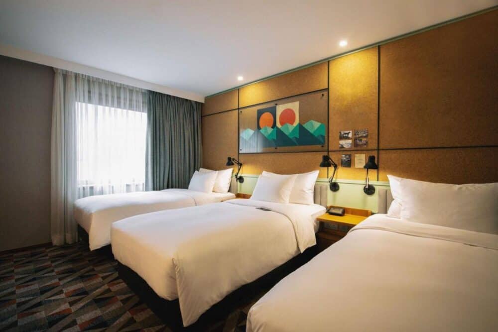Eaton HK hotel room 
