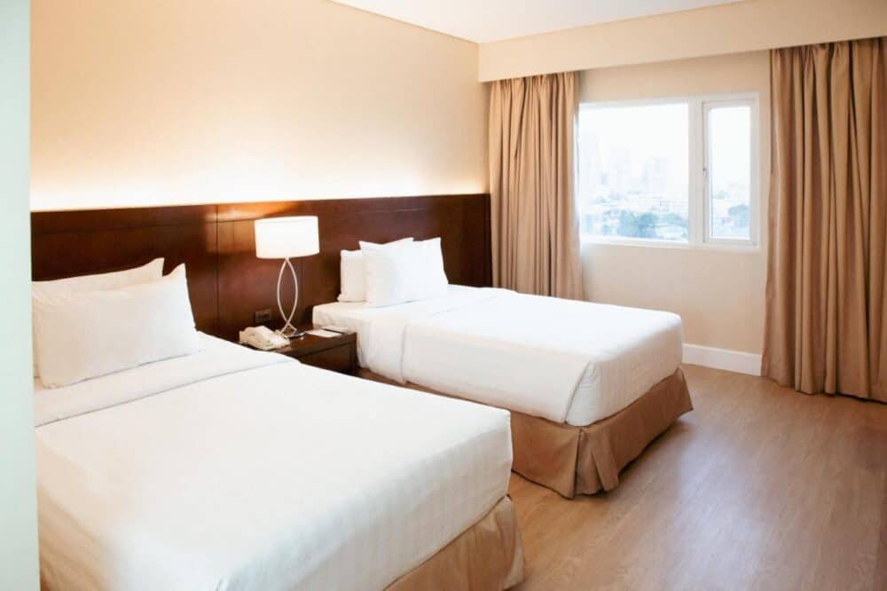 Harolds Evotel Cebu hotel room 