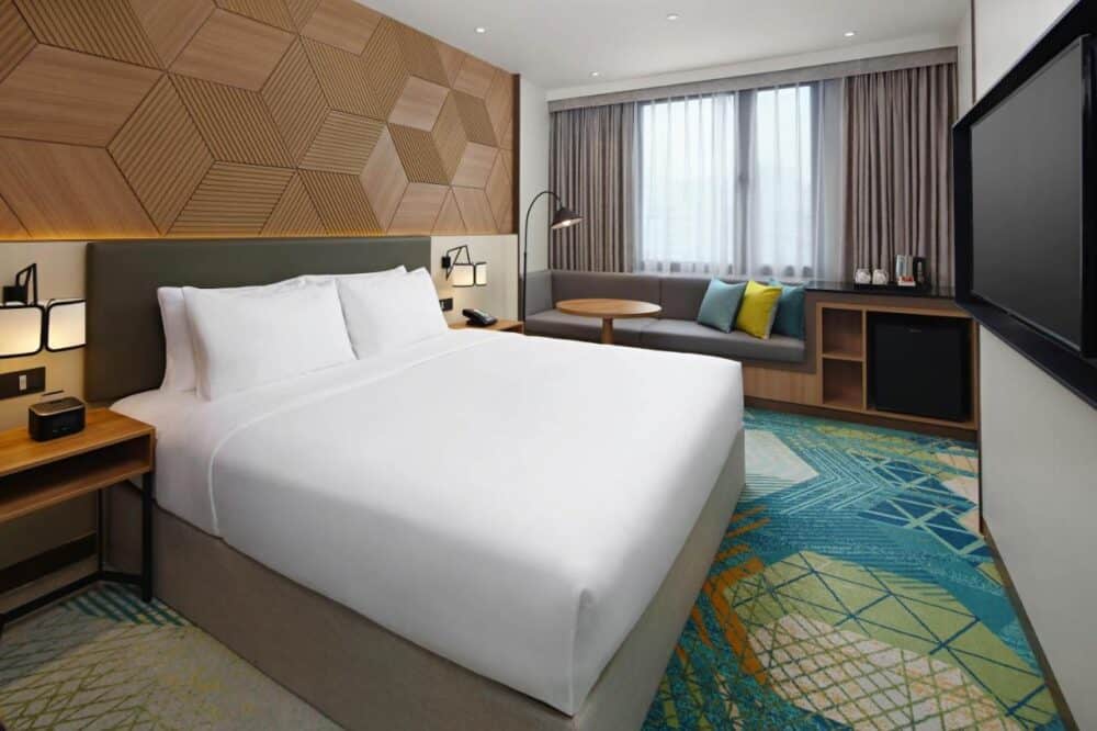 Holiday Inn Cebu City hotel room 