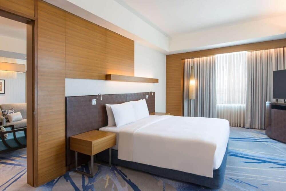 Radisson Blu Cebu hotel room
