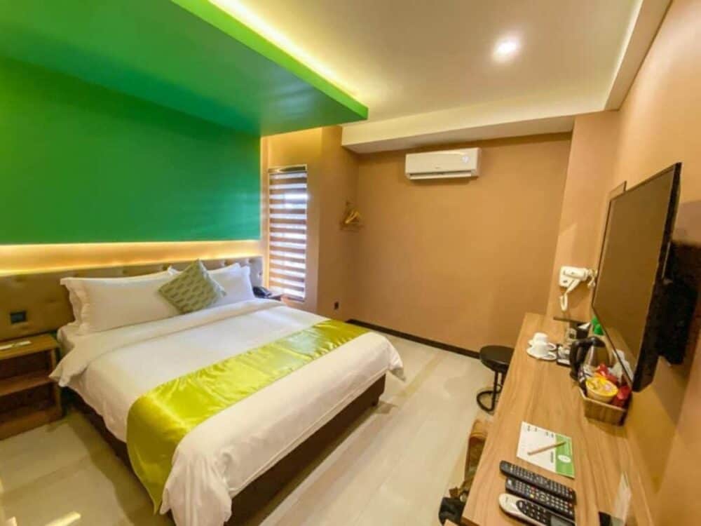 Vivien's Hotel Cebu hotel room
