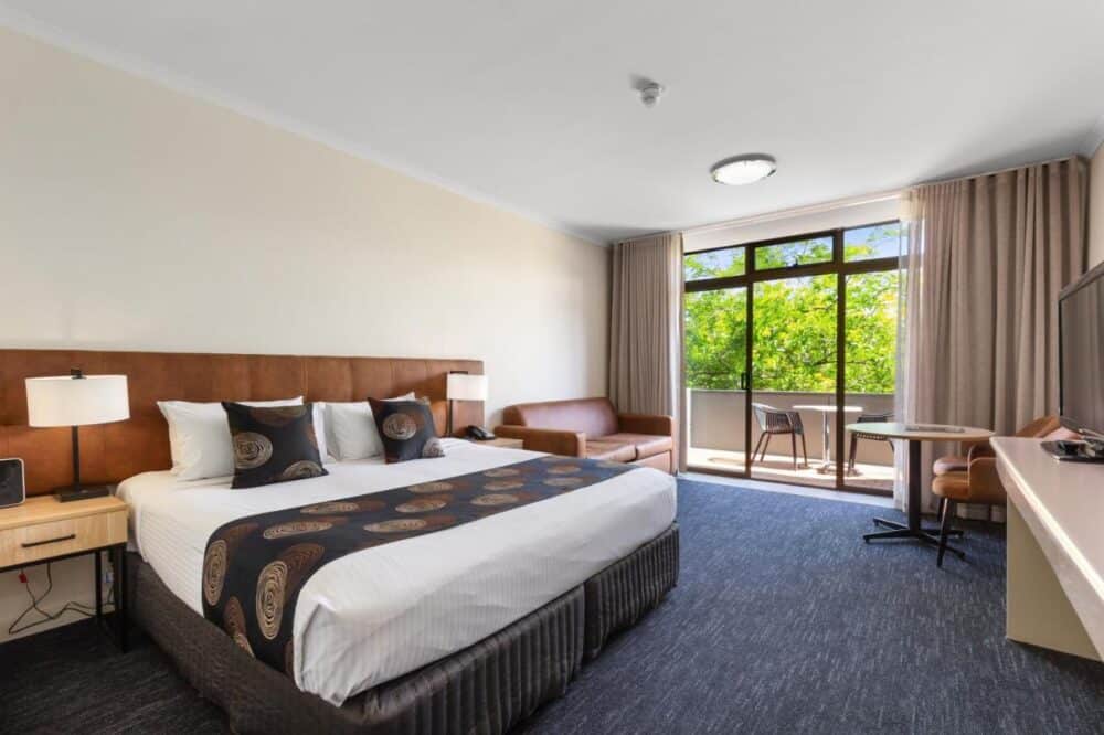 Comfort Hotel Adelaide Meridien
