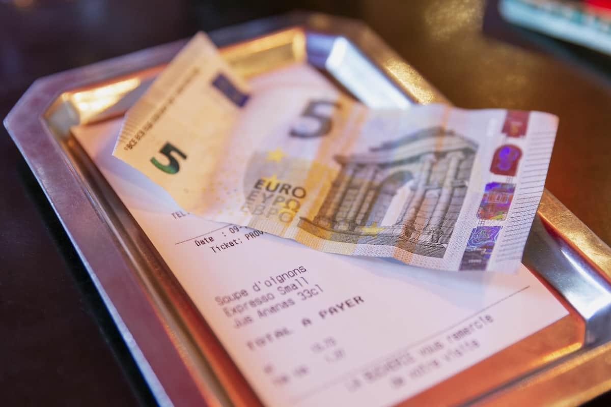 Tipping in Paris Guide | When and How Much to Tip in Paris