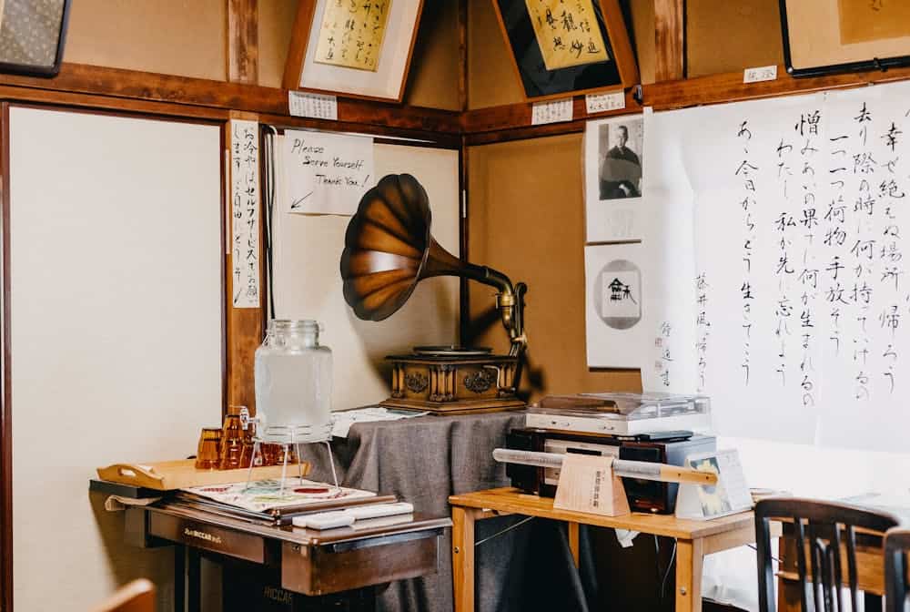 A cozy Japanese room in Kawagoe with vintage phonograph, calligraphy, and traditional decor.